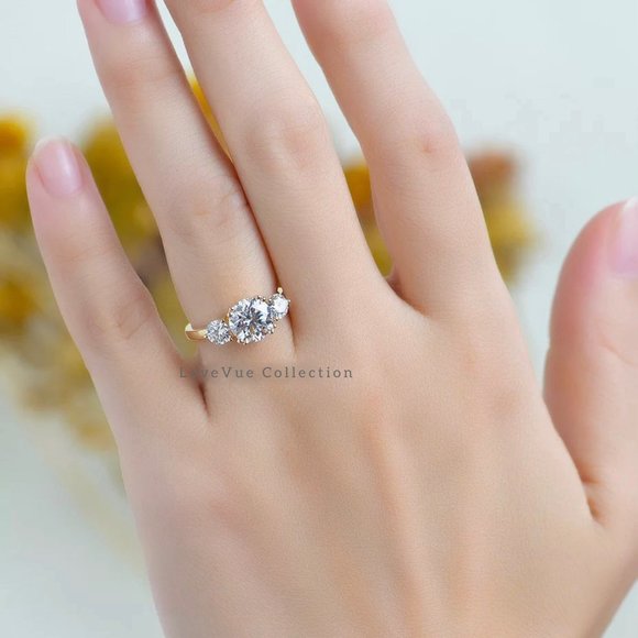 Certified 2.8ct. t.w. Diamond Three-stone Brilliant Cut Engagement Ring - Picture 5 of 16